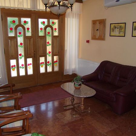 Bed and Breakfast Júlia Panzió Hajdúszoboszló Esterno foto