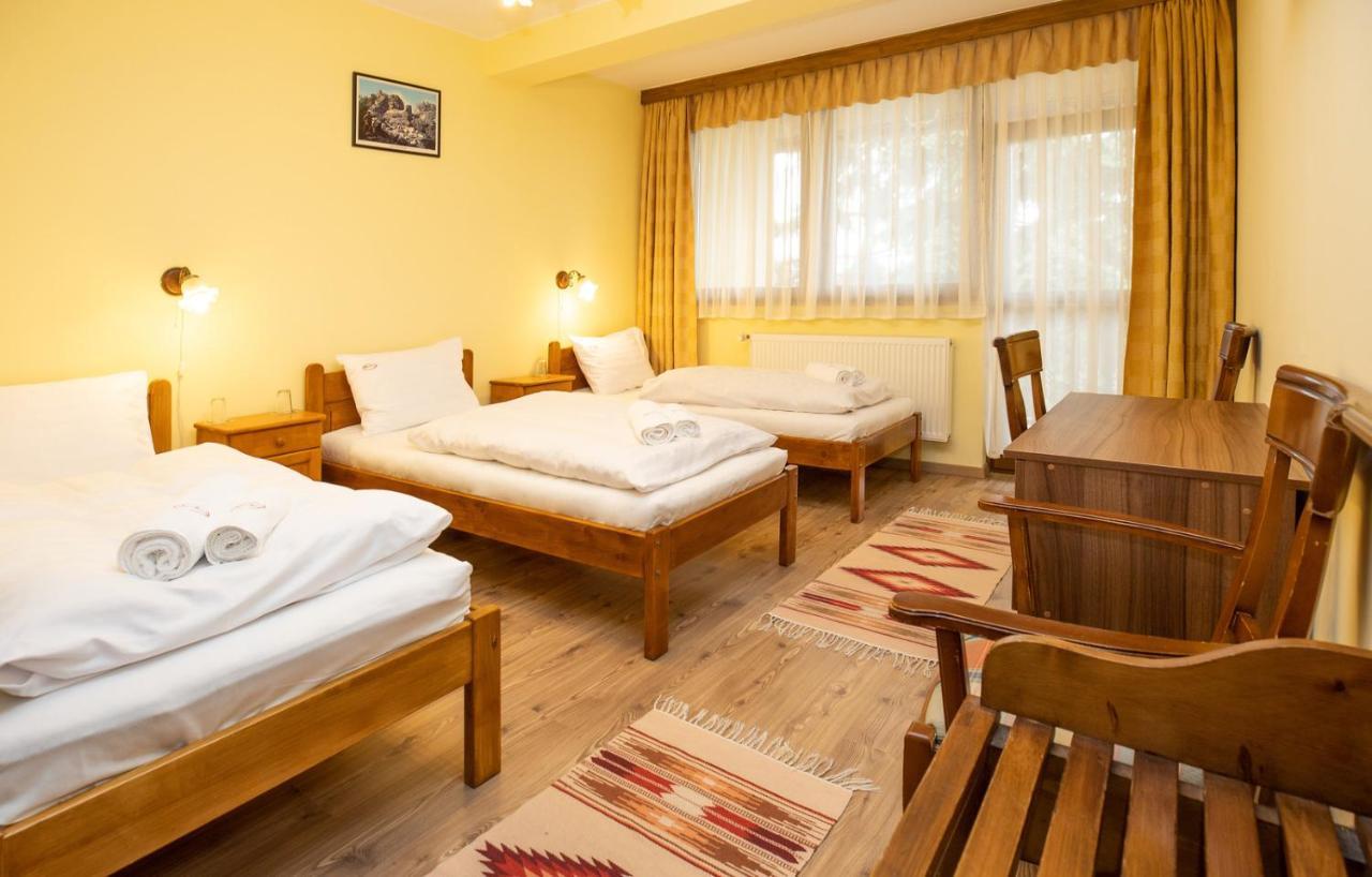 Bed and Breakfast Júlia Panzió Hajdúszoboszló Esterno foto